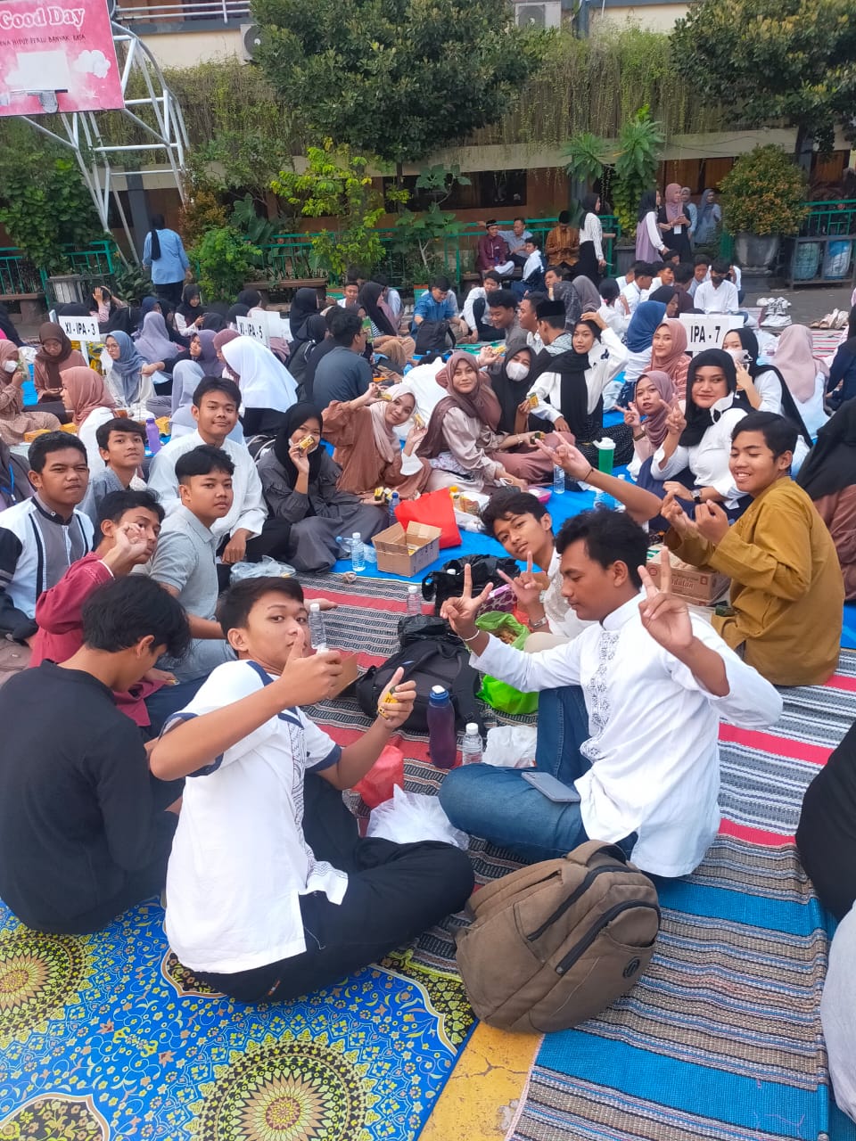 Serba Serbi Persiapan Idul Fitri: Dari Mudik Hingga SNBT Serba Serbi Persiapan Idul Fitri: Dari Mudik Hingga SNBT