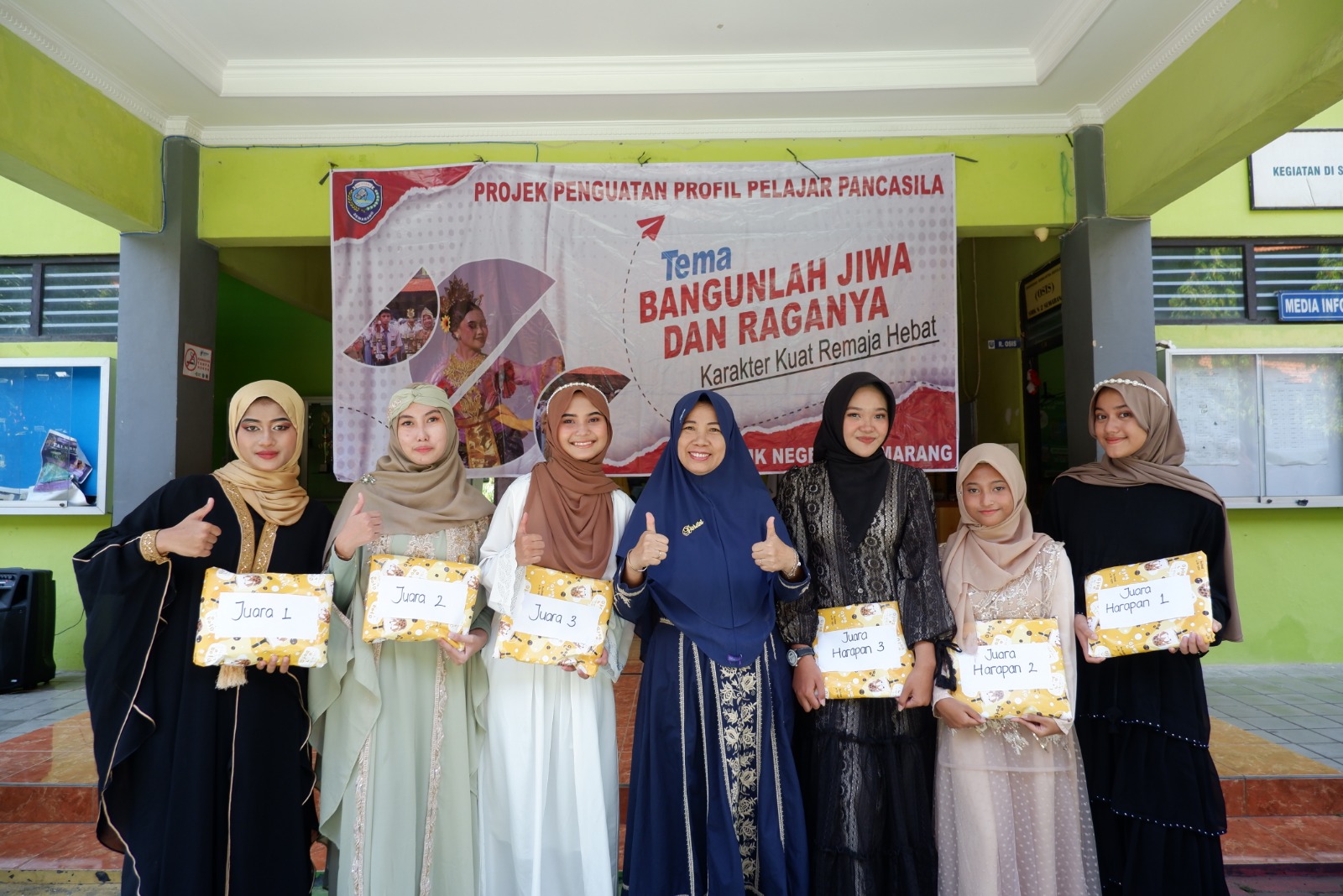 SMKN 2 Semarang Gelar Fashion Show Muslimah Tema Bangunlah Jiwa dan Raganya