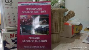 Kepala SMKN 10 Semarang Luncurkan Buku Perdana