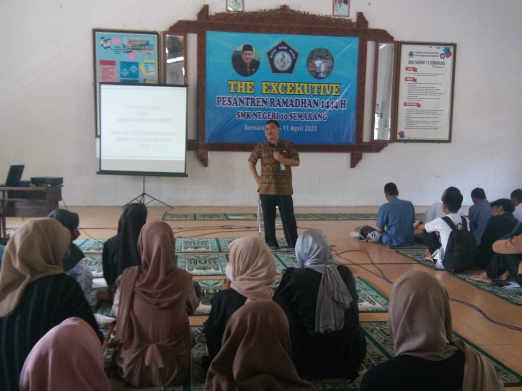 Kepala SMKN 10 Semarang Godok Calon Pengusaha Dalam Pesantren Ramadhan Kepala SMKN 10 Semarang Godok Calon Pengusaha Dalam Pesantren Ramadhan