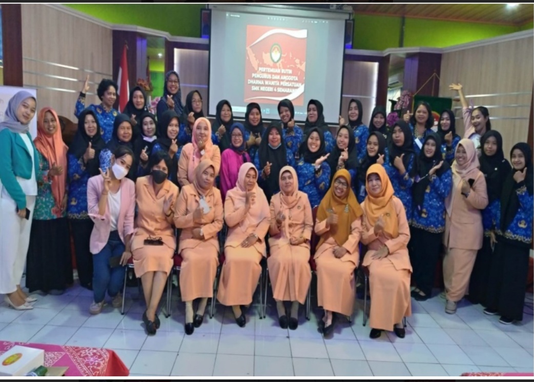Geliat Dharma Wanita Persatuan SMKN 4 Semarang adakan Demo Rias Kecantikkan