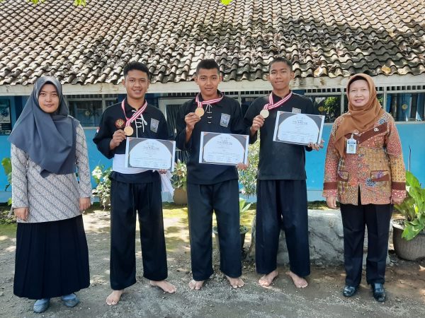 SMKN Satu Atap Tuntang Juarai Lomba Beladiri Piala Rektor Cup 2023 SMKN Satu Atap Tuntang Juarai Lomba Beladiri Piala Rektor Cup 2023
