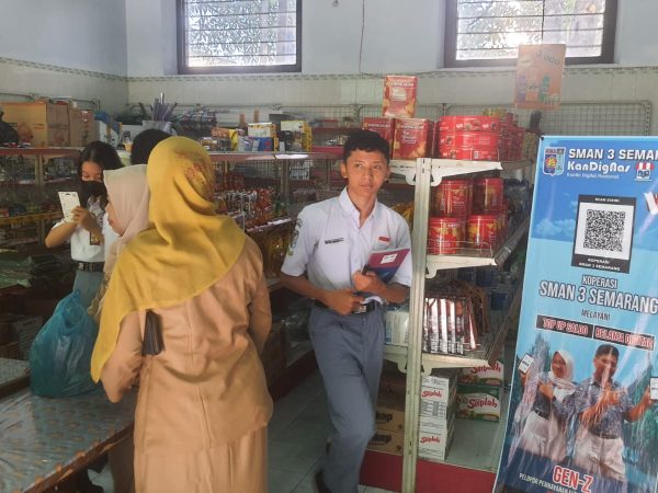 Asyik! Tidak Perlu Bayar Pake Uang di Kantin SMAN 3 Semarang
