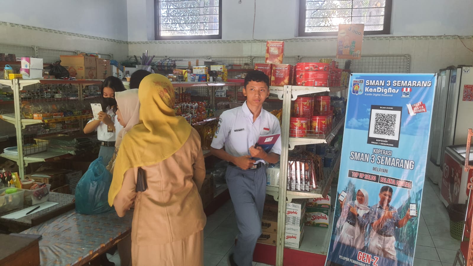 Asyik! Tidak Perlu Bayar Pake Uang di Kantin SMAN 3 Semarang Asyik! Tidak Perlu Bayar Pake Uang di Kantin SMAN 3 Semarang