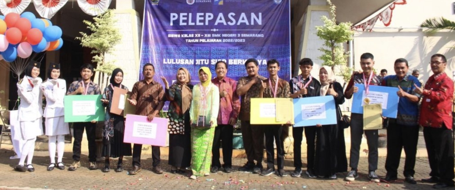 Pelepasan Siswa-siswi SMKN 3 Semarang