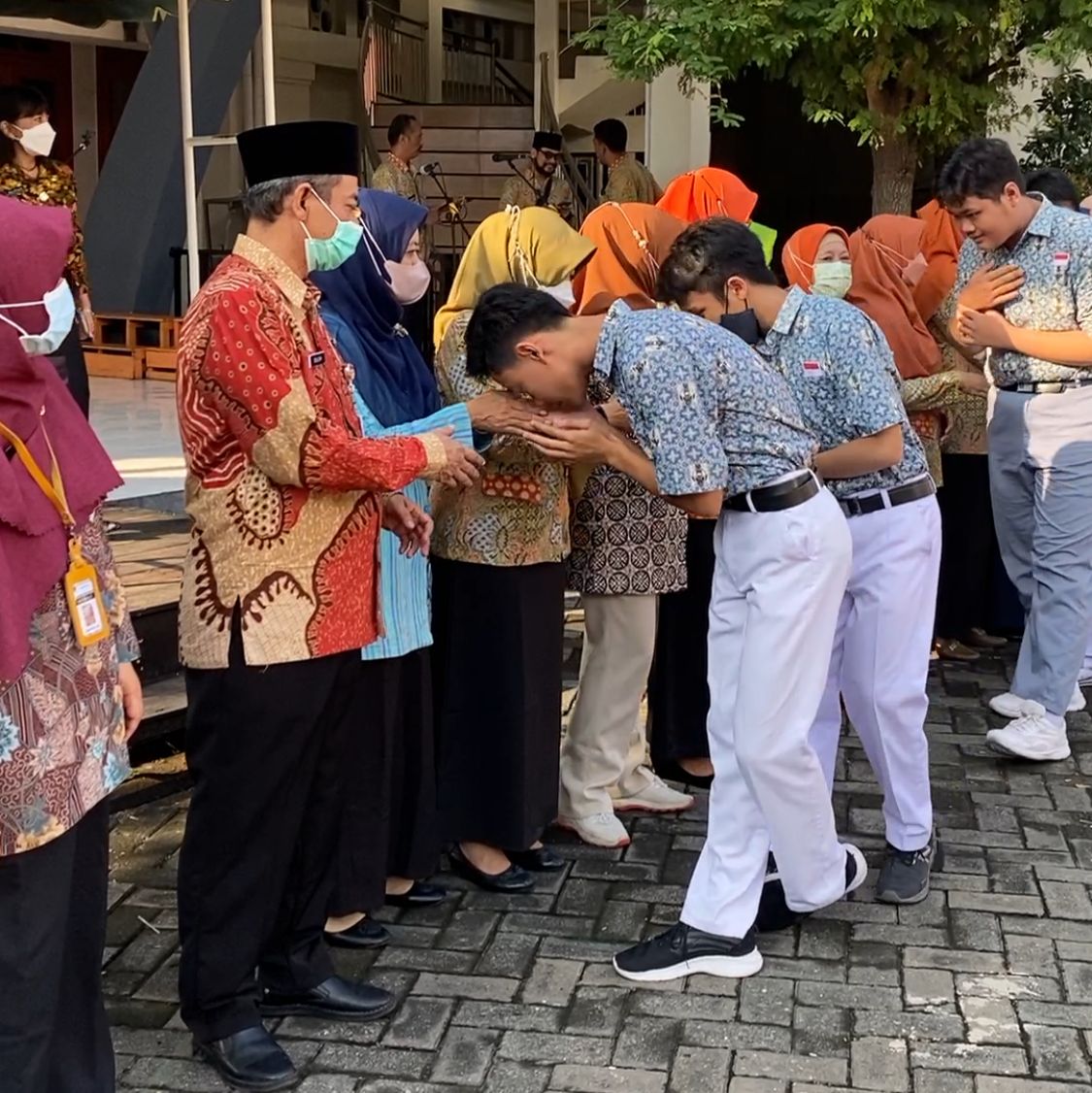 Halal Bi Halal SMA N 5 Semarang