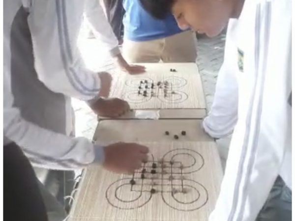 Serunya Memainkan Permainan Tradisional Serunya Memainkan Permainan Tradisional