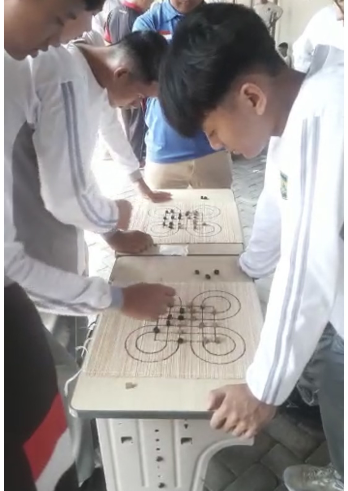 Serunya Memainkan Permainan Tradisional