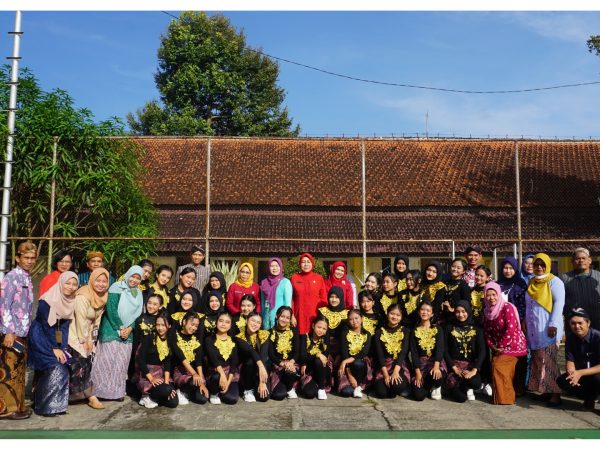 Peringatan Hardiknas 2023 SMAN 12 Semarang: Semarakkan Merdeka Belajar