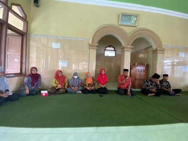 SMAN 1 Bringin Berbagi Santunan Anak Yatim Piatu di Bulan Ramadan SMAN 1 Bringin Berbagi Santunan Anak Yatim Piatu di Bulan Ramadan