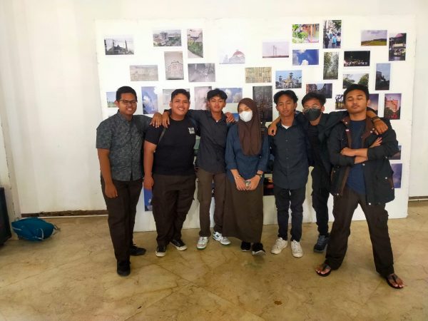 Siswa SMA N 5 Semarang Pameran Foto di Oudetrap Kota Lama Siswa SMA N 5 Semarang Pameran Foto di Oudetrap Kota Lama