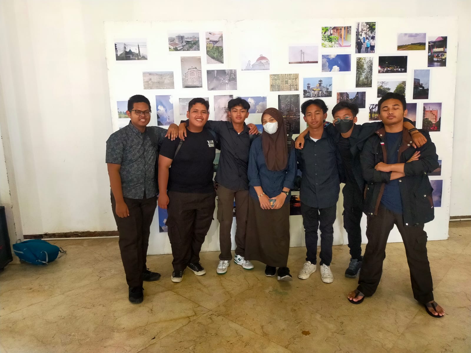 Siswa SMA N 5 Semarang Pameran Foto di Oudetrap Kota Lama Siswa SMA N 5 Semarang Pameran Foto di Oudetrap Kota Lama