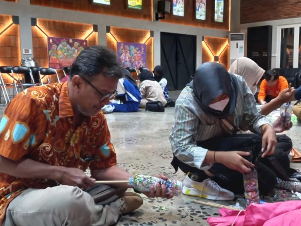 Ecobriks, Melatih Kreatifitas dengan Memanfaatkan Barang Plastik Bekas Ecobriks, Melatih Kreatifitas dengan Memanfaatkan Barang Plastik Bekas