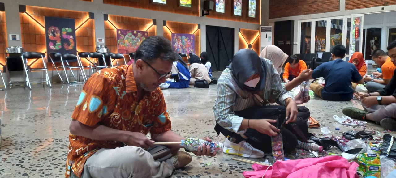 Ecobriks, Melatih Kreatifitas dengan Memanfaatkan Barang Plastik Bekas Ecobriks, Melatih Kreatifitas dengan Memanfaatkan Barang Plastik Bekas