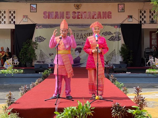 Semarakan April Dengan Penguatan Budaya Lokal Semarakan April Dengan Penguatan Budaya Lokal