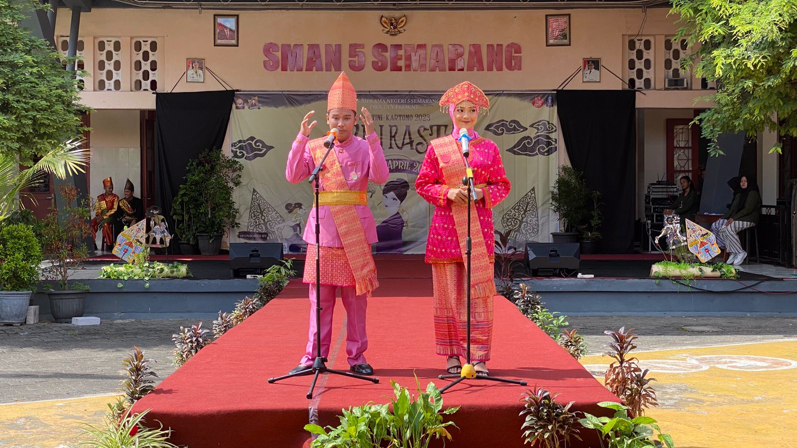 Semarakan April Dengan Penguatan Budaya Lokal Semarakan April Dengan Penguatan Budaya Lokal