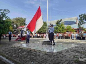 Upacara Peringatan Hari Pendidikan Nasional (Hardiknas) 2023 di SMKN 10 Semarang Upacara Peringatan Hari Pendidikan Nasional (Hardiknas) 2023 di SMKN 10 Semarang