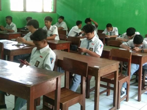 SMK Islam Sudirman Ungaran Laksanakan PAT dengan Android SMK Islam Sudirman Ungaran Laksanakan PAT dengan Android