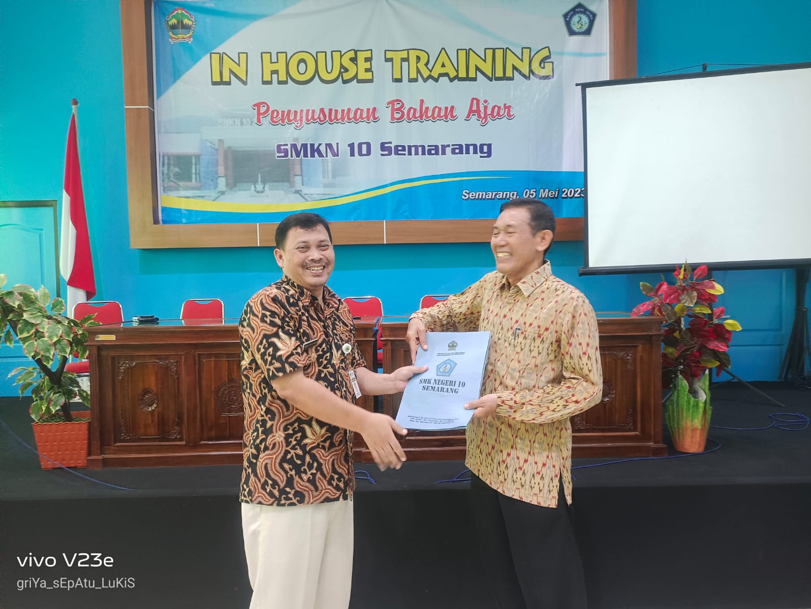 Purna Tugas Bapak Drs. Sunarno, Guru Inspiratif SMKN 10 Semarang Setelah 34 Tahun Mengabdikan Diri Purna Tugas Bapak Drs. Sunarno, Guru Inspiratif SMKN 10 Semarang Setelah 34 Tahun Mengabdikan Diri