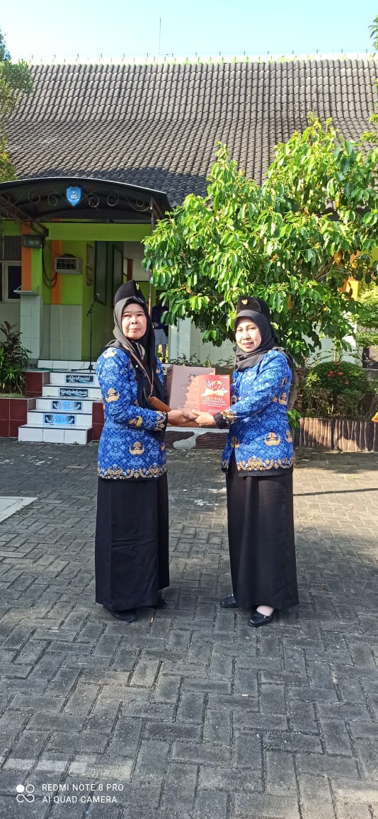 Semangat Kebangkitan Nasional Melalui Kegiatan Upacara & Penyerahan Buku ke Perpustakaan SMAN 16 Semarang
