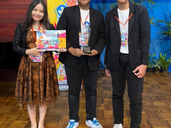 Hadir di Festival Musikalisasi Puisi Tingkat Jawa Tengah, Siswa SMAN 14 Raih Juara 2 Hadir di Festival Musikalisasi Puisi Tingkat Jawa Tengah, Siswa SMAN 14 Raih Juara 2