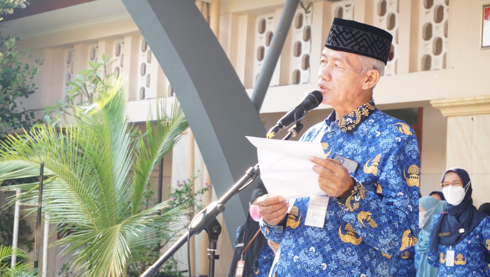 Tradisi SMAN 5 Semarang Melepas Guru Purna
