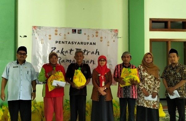 Pentasyarufan Zakat Fitrah SMA Negeri 4 Semarang