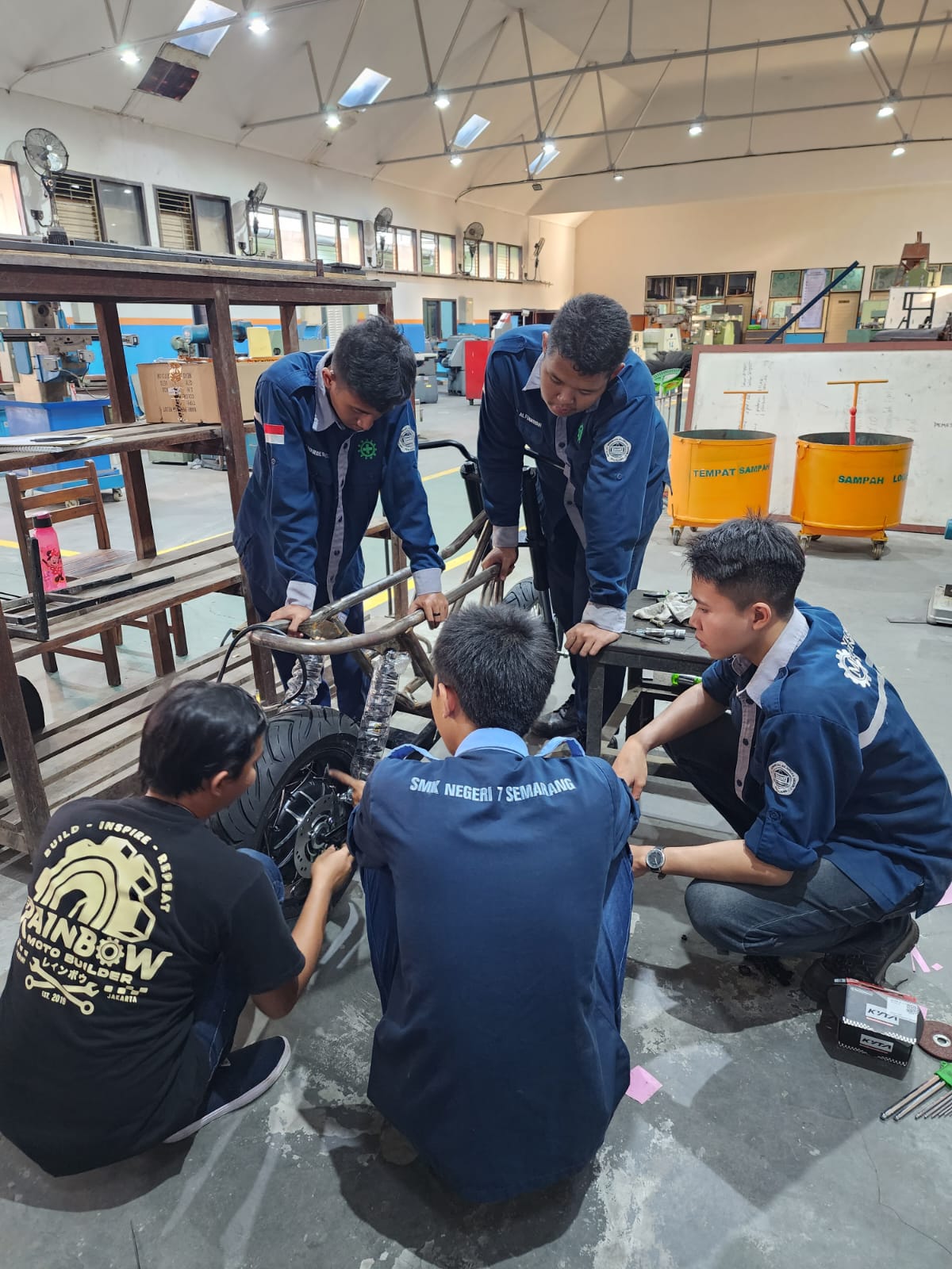 Siswa SMKN 7 Semarang Rakit Motor Listrik