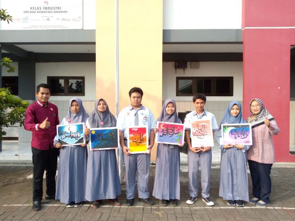 Enam Terbaik Unjuk Performa Seni Kaligrafi SMK Binusa Enam Terbaik Unjuk Performa Seni Kaligrafi SMK Binusa