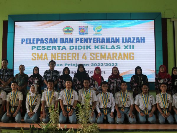 SMAN 4 Semarang Laksanakan Pelepasan & Penyerahan Ijazah