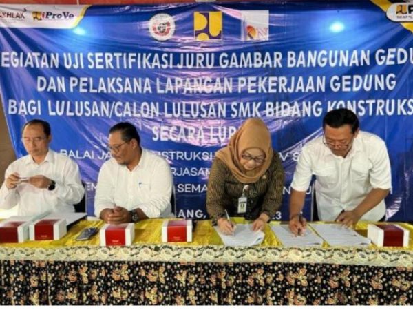 Uji Sertifikasi Juru Gambar Bangunan Gedung & Pelaksana Lapangan Pekerjaan Gedung Bagi Lulusan SMK Bidang Konstruksi Kerja Sama Dengan SMKN 3 Semarang