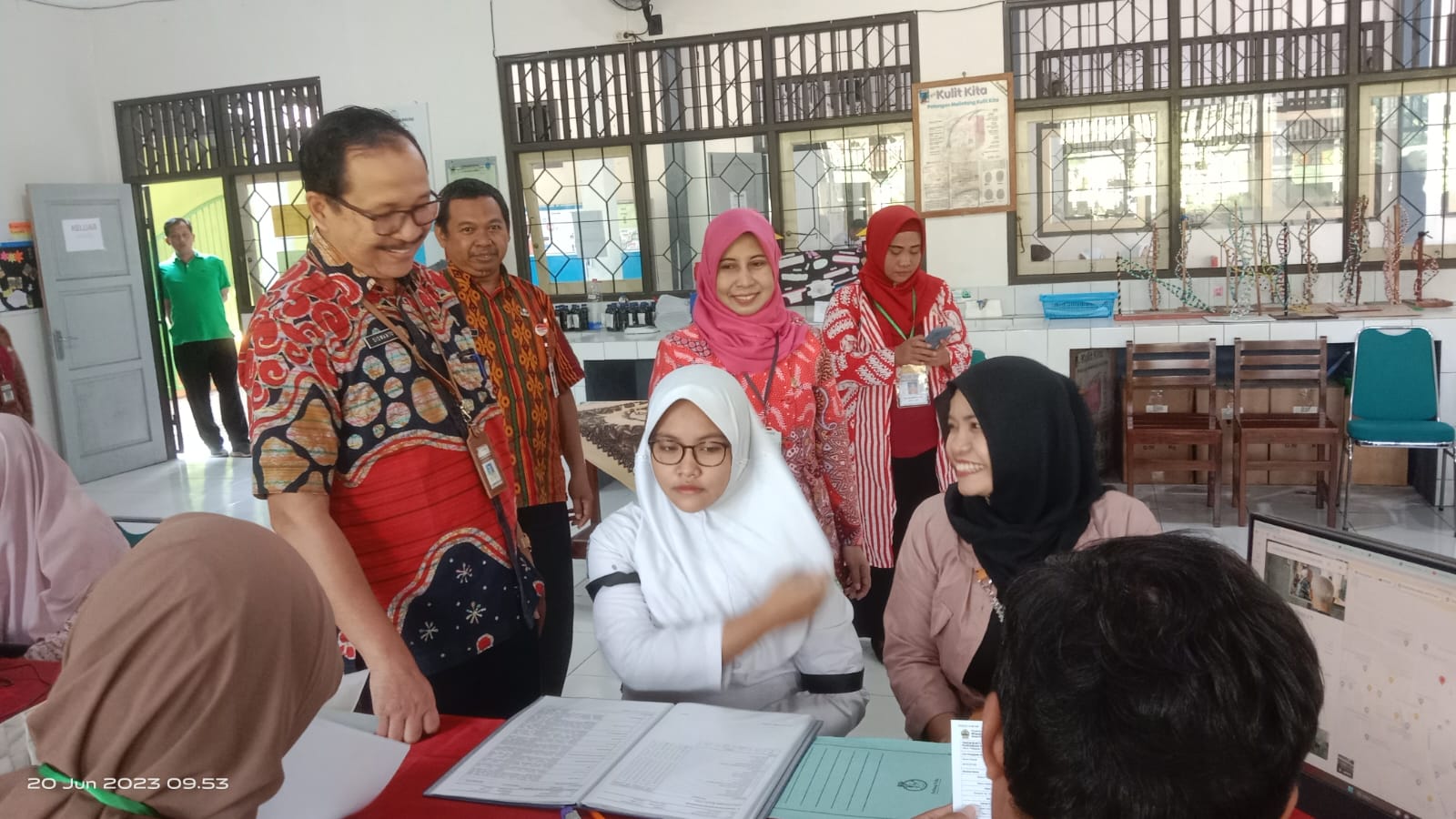 Verifikasi Akun PPDB Hari Keempat di SMAN 16 Semarang Istimewa