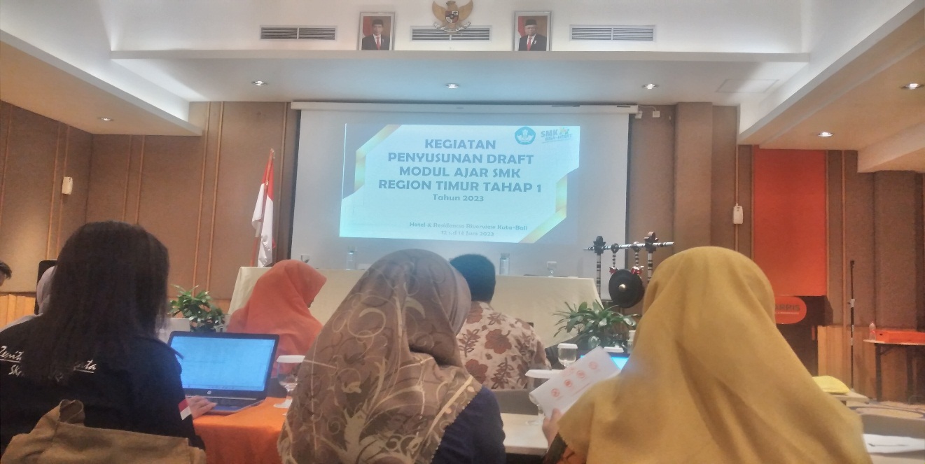 SMK Negeri 10 Semarang  Mengikuti Kegiatan  Penyusunan Modul Ajar SMK Region Timur Tahap 1