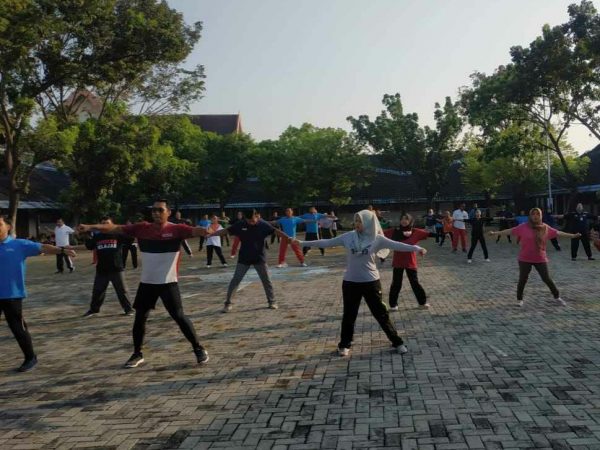 Bugar Guru SMKN 10 Semarang Bersama Bank Jateng
