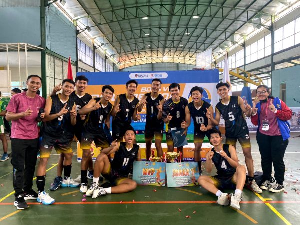 Tim Bola Voli Putra SMANSE Raih Juara 1 Piala Rektor UPGRIS CUP 2023