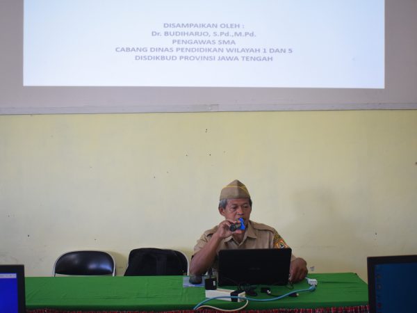 IHT SMAN 1 Bringin Bersama Bapak Dr. Siswanto, M.Pd., Kacabdin I & Bapak Dr. Budiharjo, S.Pd., M.Pd., Pengawas SMA Cabdin 1 & 5