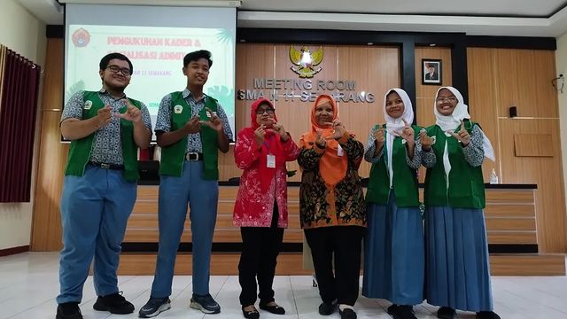 Menuju Adiwiyata Mandiri: Kepala SMAN 11 Semarang Kukuhkan  213 Siswa Kader Adiwiyata