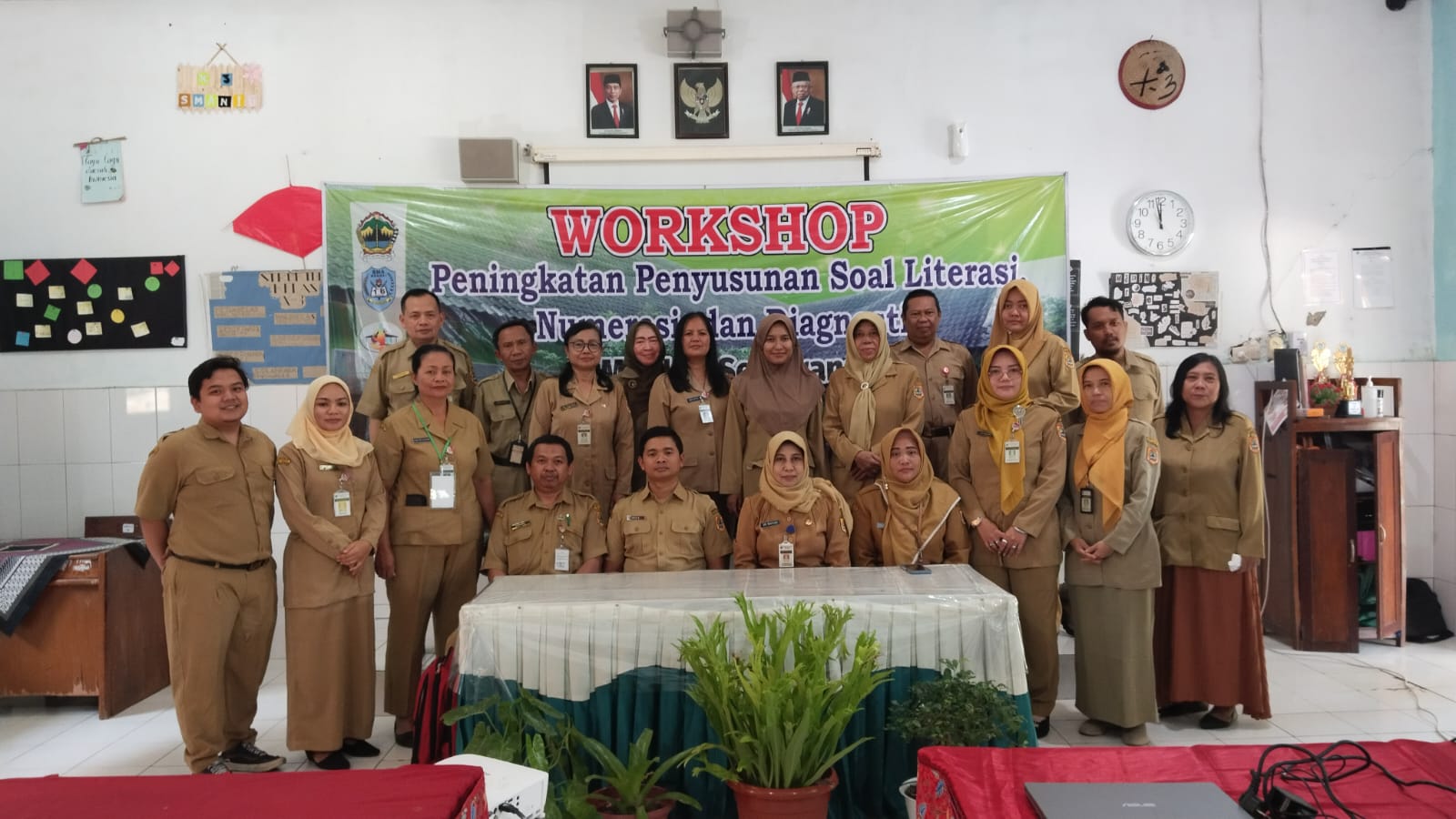 Penyusunan Soal Literasi, Numerasi & Diagnostik  di SMAN 16 Semarang