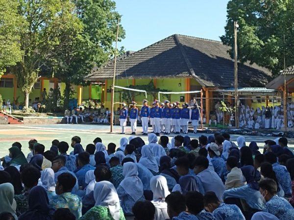 Kemeriahan Demonstrasi Ekstrakurikuler Dalam MPLS  SMAN 16 Semarang