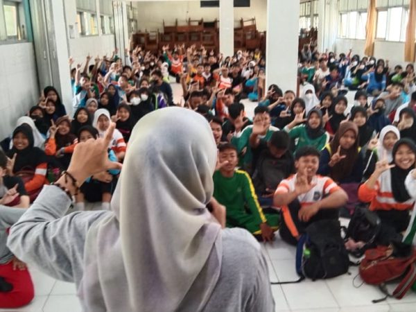 Kader-Kader Literasi Siap Menggerakkan Kapal Aksara SMAN 16 Semarang Kader-Kader Literasi Siap Menggerakkan Kapal Aksara SMAN 16 Semarang