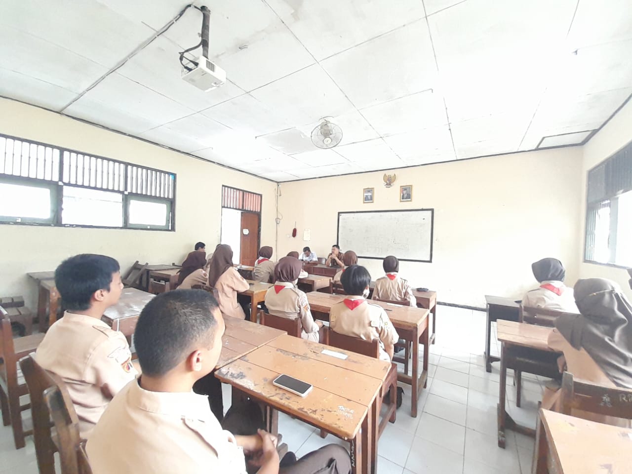 SMKN 10 Semarang Membuat Gebrakan dengan Mengikuti Program Gerakan Sekolah Menulis Buku Nasional