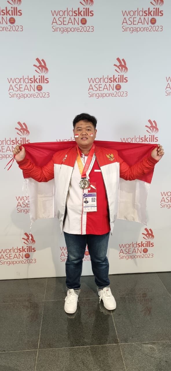 Hermansyah Alumni SMK Negeri 1 Semarang Mengharumkan Nama Bangsa, Wakili Indonesia di Ajang Worldskill ASEAN 2023 Singapura