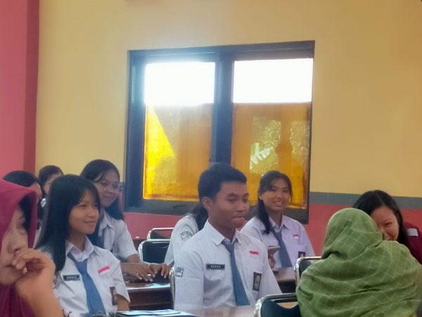 SMK Kanisius Ungaran bersinergi Melestarikan Kearifan Lokal dengan Mengikuti Lokakarya Mendongeng
