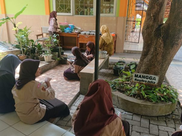 SMA N 16 Semarang Gelar Semarak Muharam 1445 H Selenggarakan Pengajian dan Santunan Anak Yatim SMA N 16 Semarang Gelar Semarak Muharam 1445 H Selenggarakan Pengajian dan Santunan Anak Yatim
