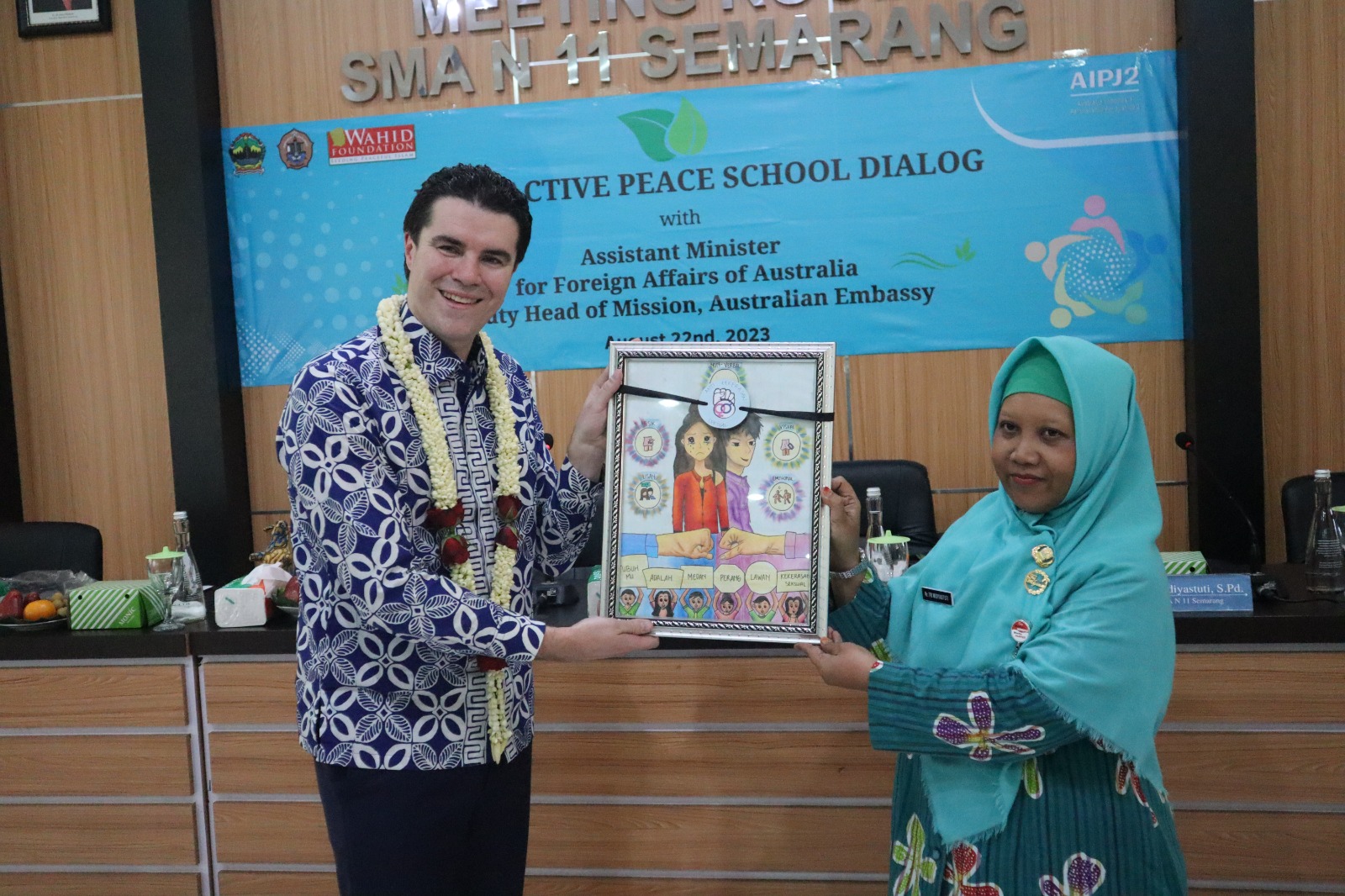 Dialog Interaktif Mengenai Inisiatif Sekolah Damai Bersama Wakil Menteri Luar Negeri Australia Dialog Interaktif Mengenai Inisiatif Sekolah Damai Bersama Wakil Menteri Luar Negeri Australia