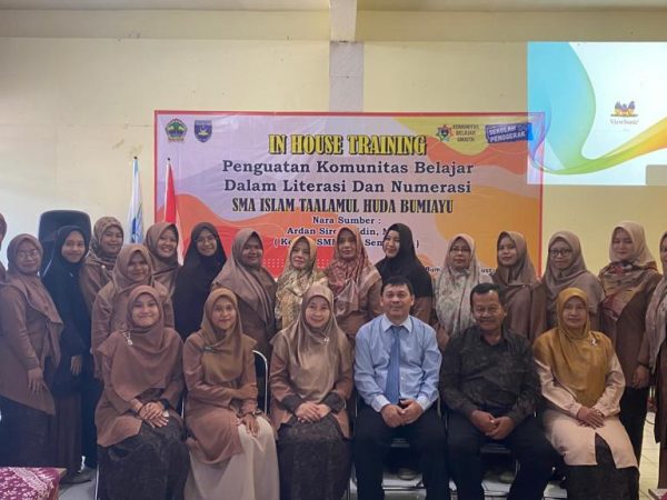 Kepala SMKN 10 Semarang Berbagi Praktik Literasi dan Numerasi dengan SMA Islam Taallumul Huda Bumiayu