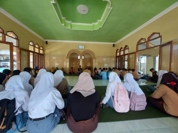 SMAN 1 Bringin Menyambut Muharram 144 H Dengan Santunan Siswa Yatim Piatu SMAN 1 Bringin Menyambut Muharram 144 H Dengan Santunan Siswa Yatim Piatu