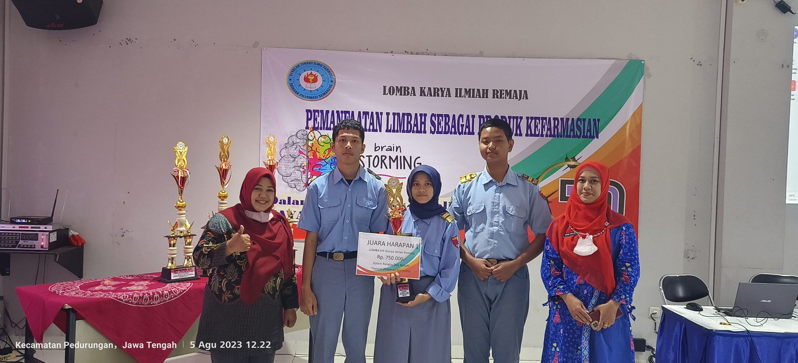 SMKN 10 Semarang Raih Juara Pharmacy Fair Competition