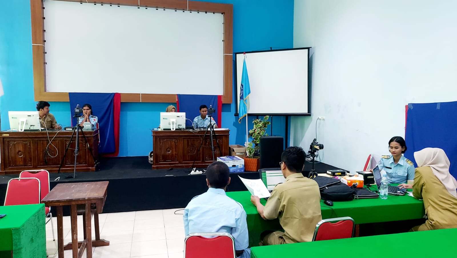 SMKN 10 Semarang Gelar Kegiatan Rekam e-KTP bagi Siswa/siswi Berusia 16 Tahun SMKN 10 Semarang Gelar Kegiatan Rekam e-KTP bagi Siswa/siswi Berusia 16 Tahun