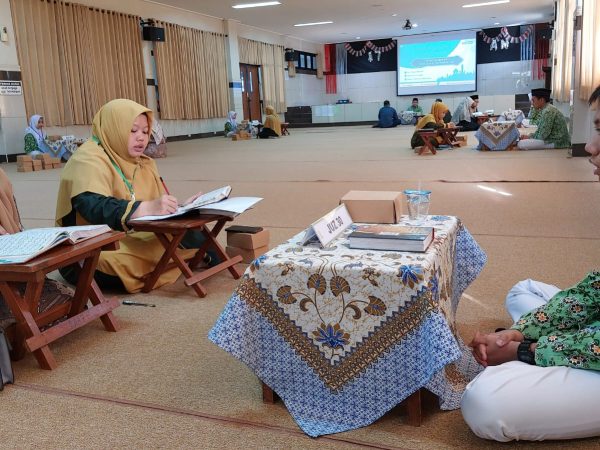 Tingkatkan Hafalan Al Qur’an melalui Tasmi Tahfidzul Qur’an. 